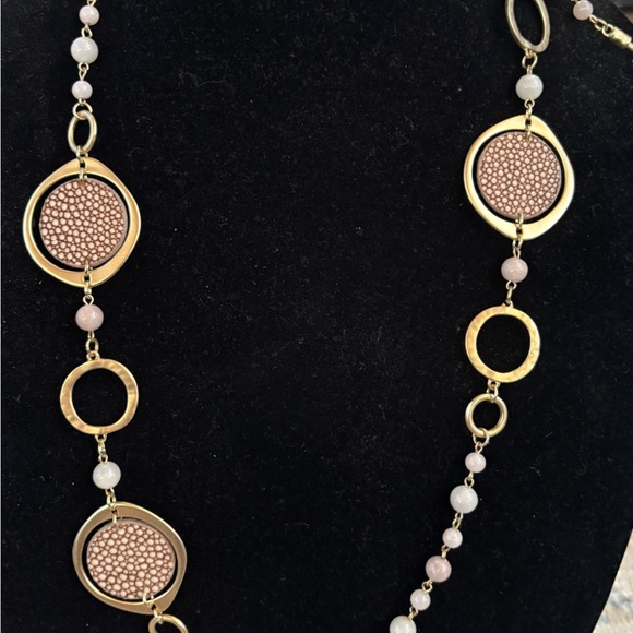 Elegant Gold and Soft Pink Necklace - Picture 2 of 8